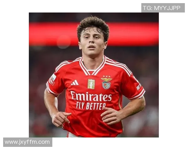 若昂内维斯：从天赋少年到足球赛场的璀璨明星之路